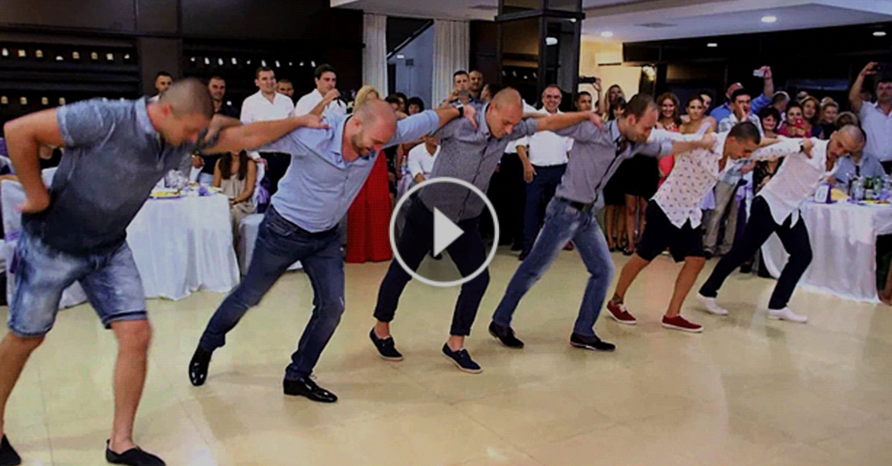 Toti au Ramas fara cuvinte cand au aparut acesti Barbati la aceasta NUNTA.. Ei au pregatit cel mai tare SPECTACOL - VIDEO