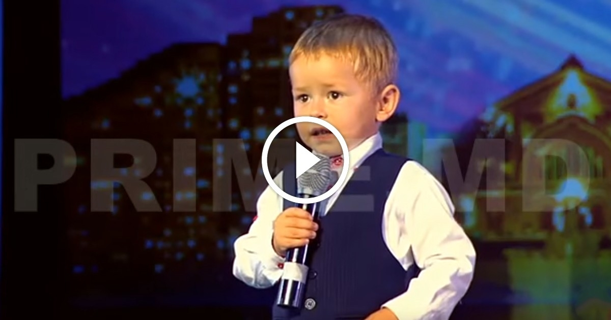 Acest copilas de doar cativa anisori canta melodia Eram tanar cu sperante. Te topesti cand il auzi!