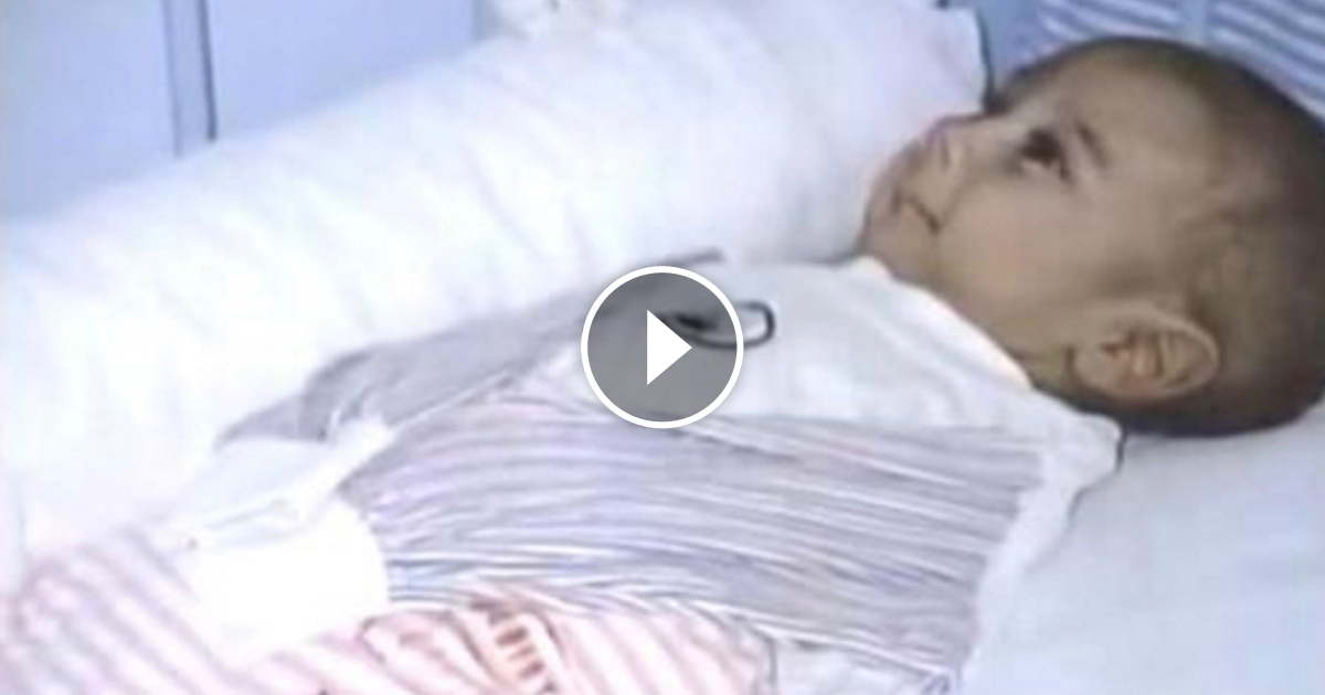 Acest copil a fost abandonat la nastere. Asistentele nu s-ar fi asteptat niciodata sa gaseasca asa ceva sub paturica lui - VIDEO