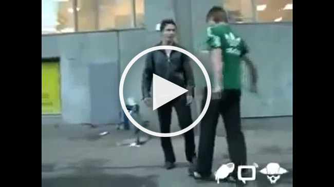 S-a luat de el in strada...vezi ce i-a facut agresorului...VIDEO